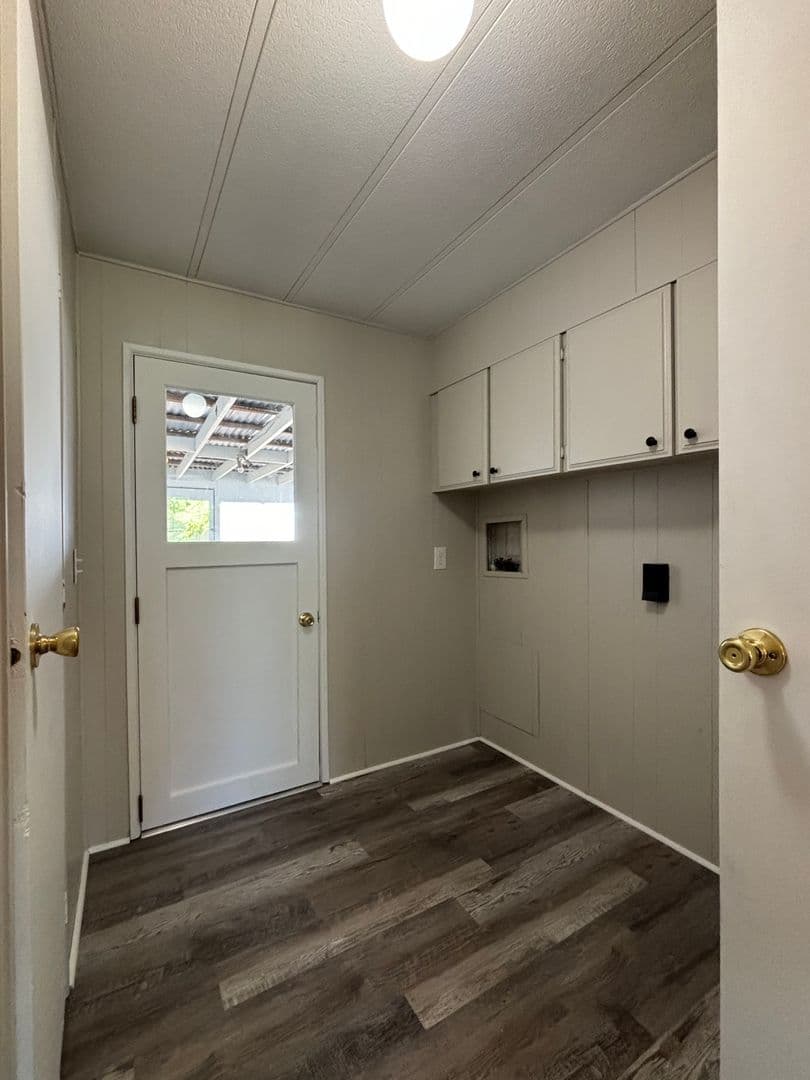 Albany House: 34715 Riverside Dr.