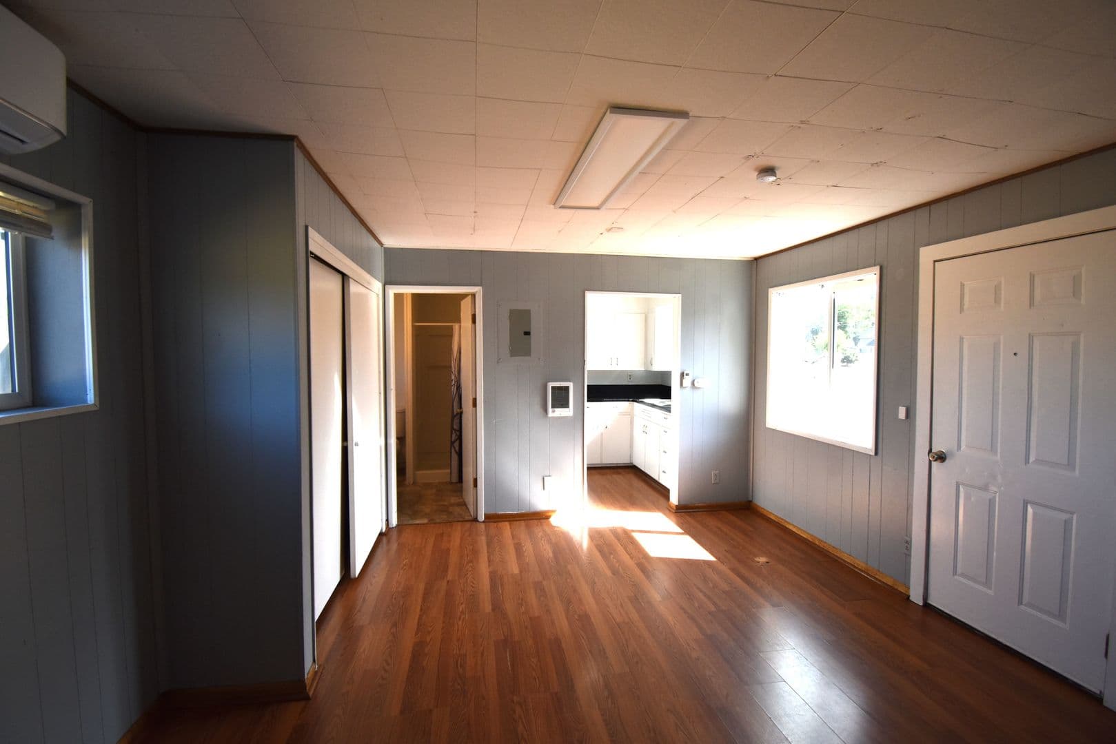 Stayton Apartment: 940 E. Jefferson