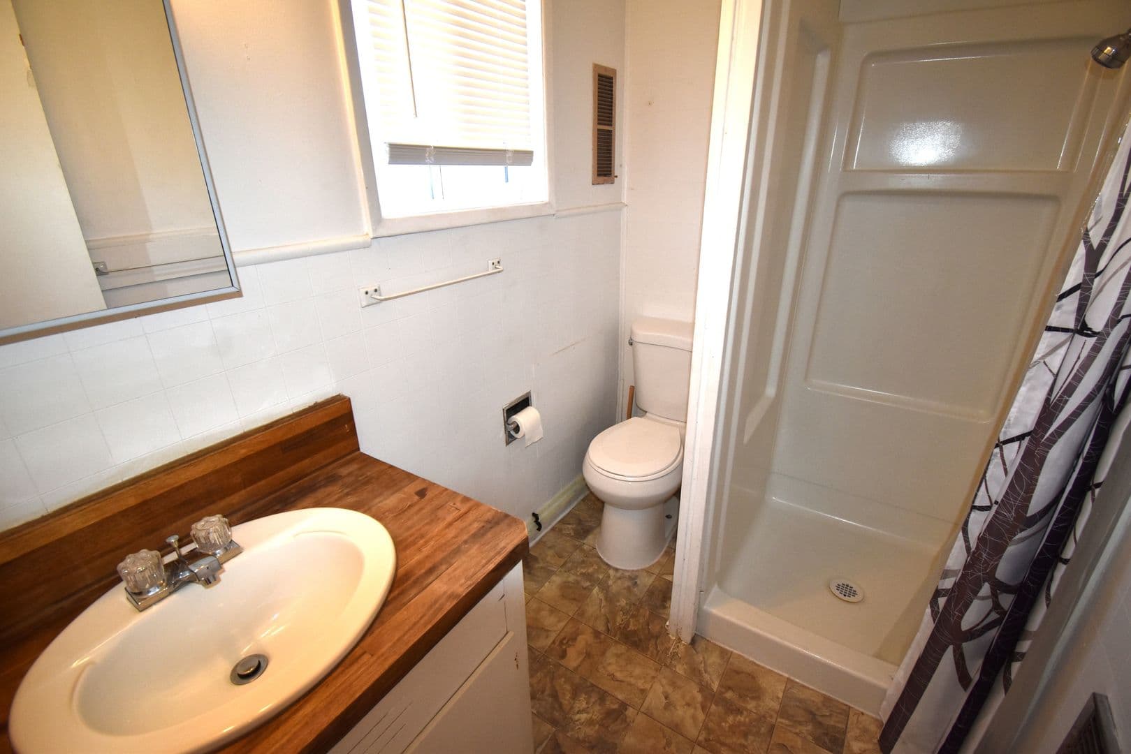 Stayton Apartment: 940 E. Jefferson