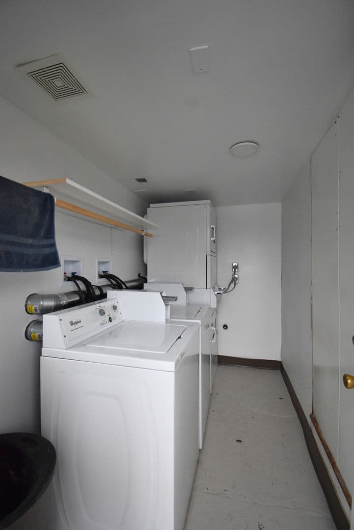 Stayton Apartment: 940 E. Jefferson