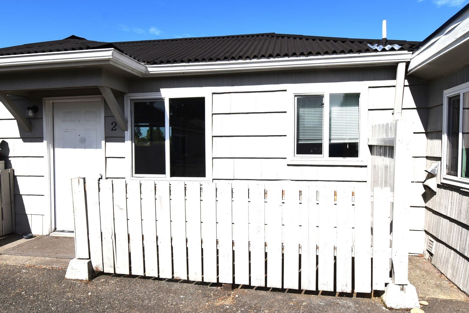 Stayton Apartment: 940 E. Jefferson