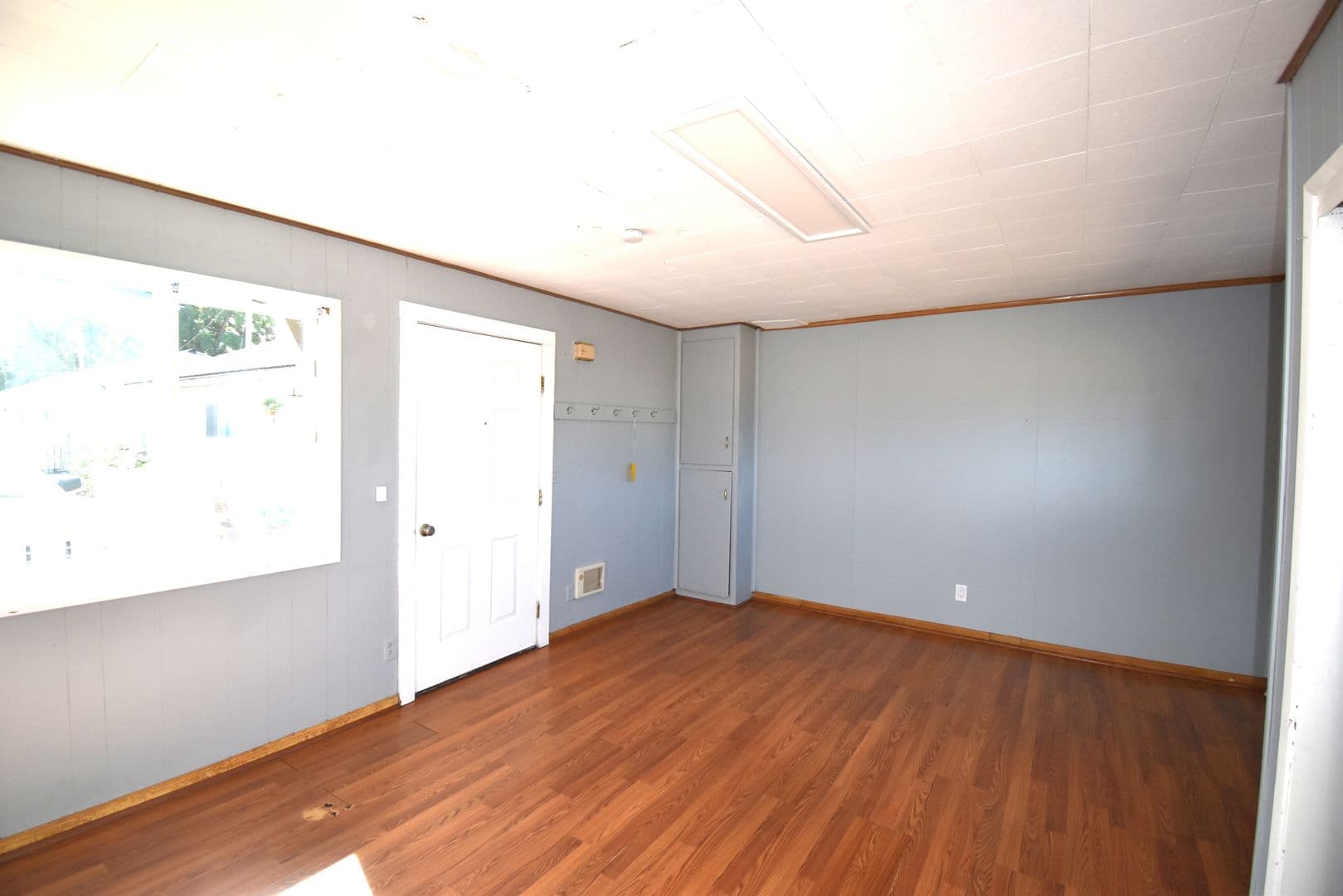 Stayton Apartment: 940 E. Jefferson