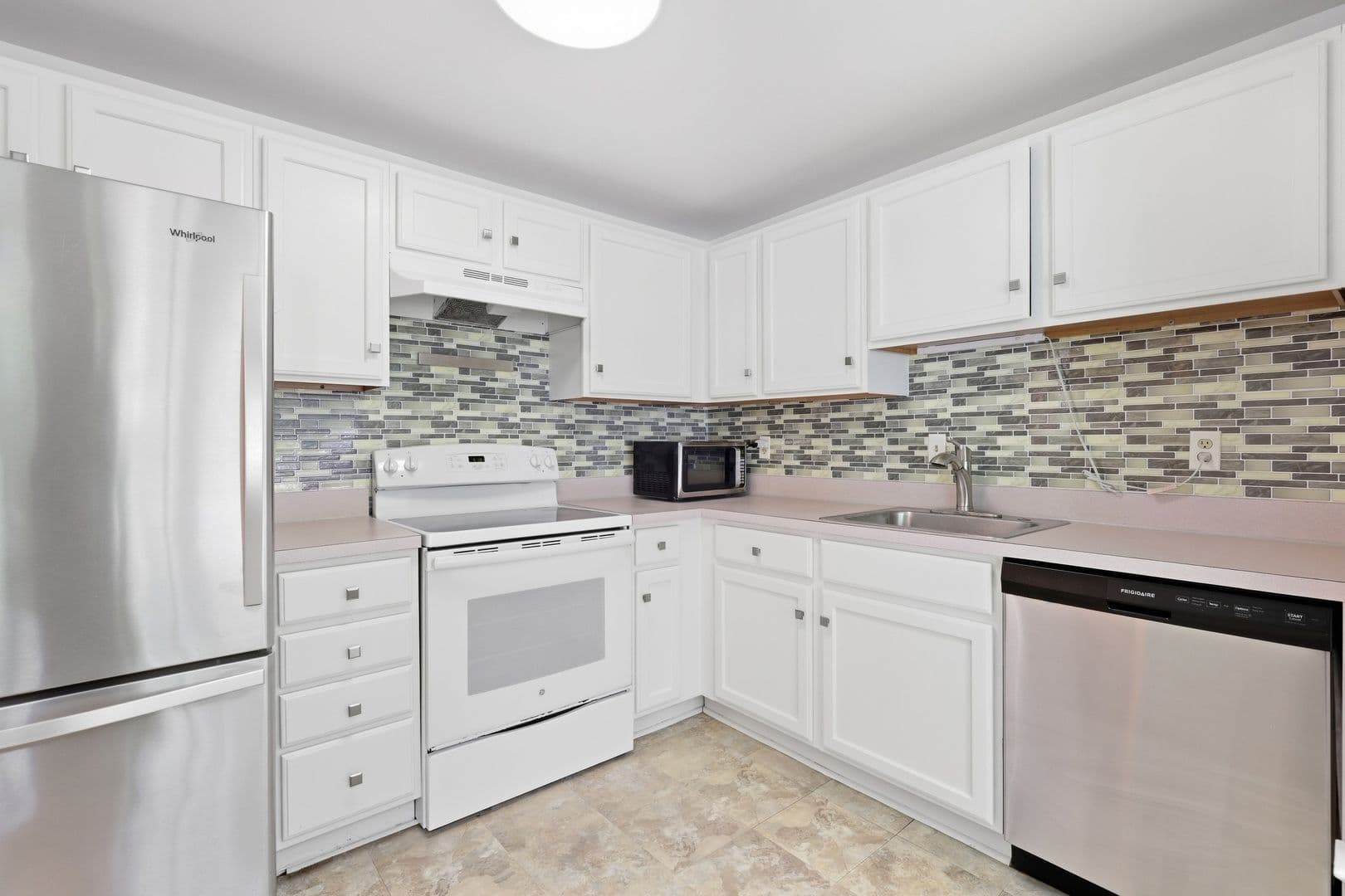 Fairfax House: 2915 Ellenwood Drive