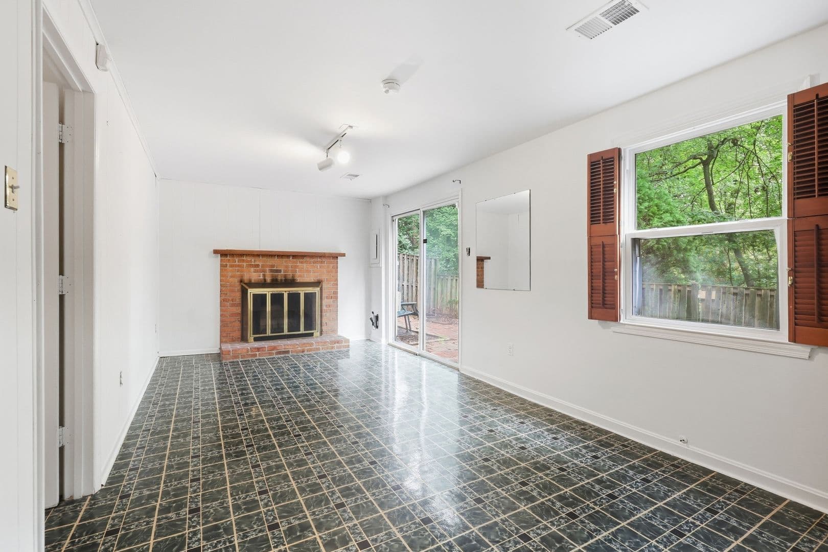 Fairfax House: 2915 Ellenwood Drive