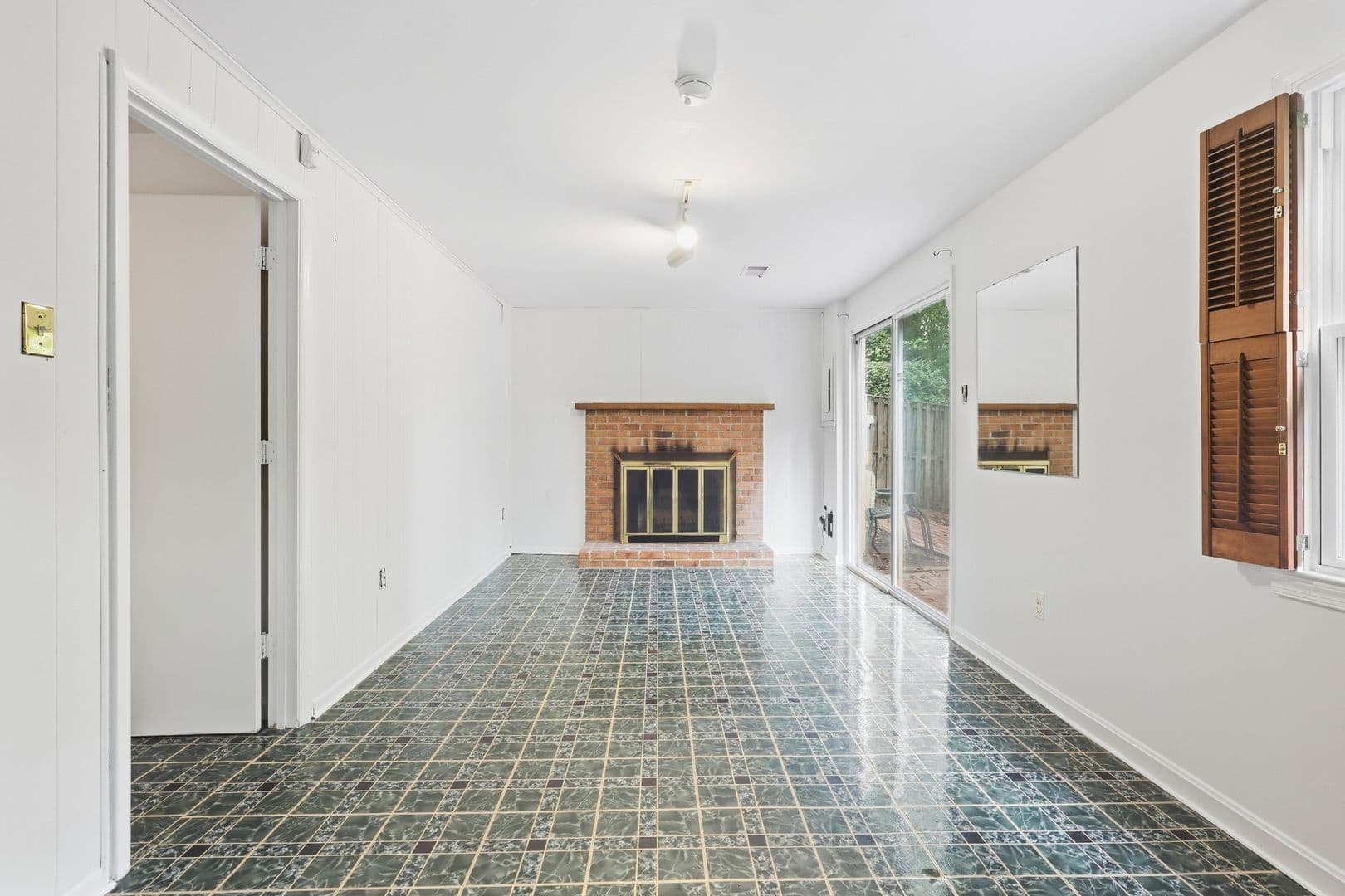 Fairfax House: 2915 Ellenwood Drive