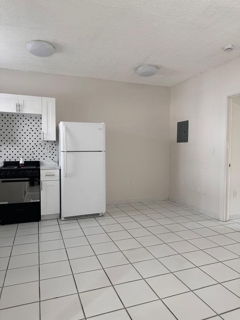 HIALEAH Apartment: 134 EAST 9TH STREET