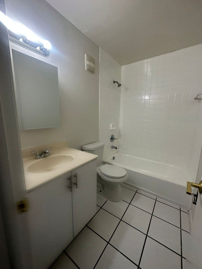 HIALEAH Apartment: 134 EAST 9TH STREET