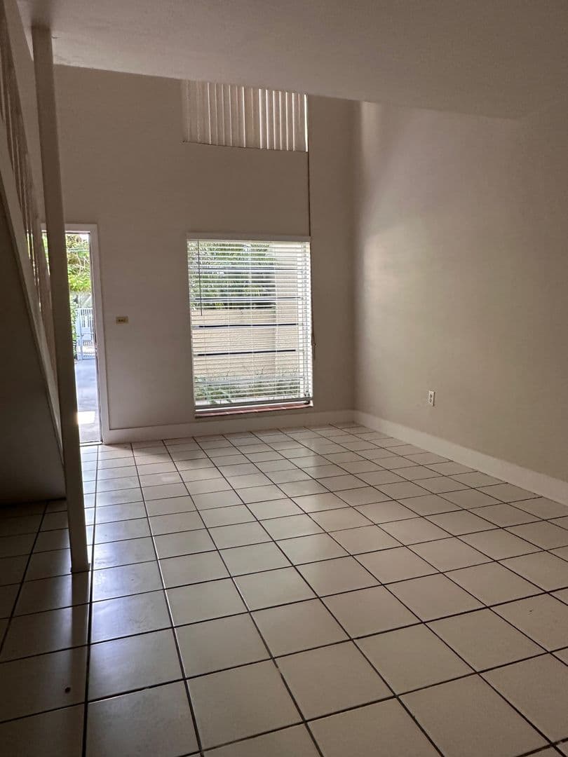 COCONUT GROVE Apartment: 2900 BIRD AVENUE