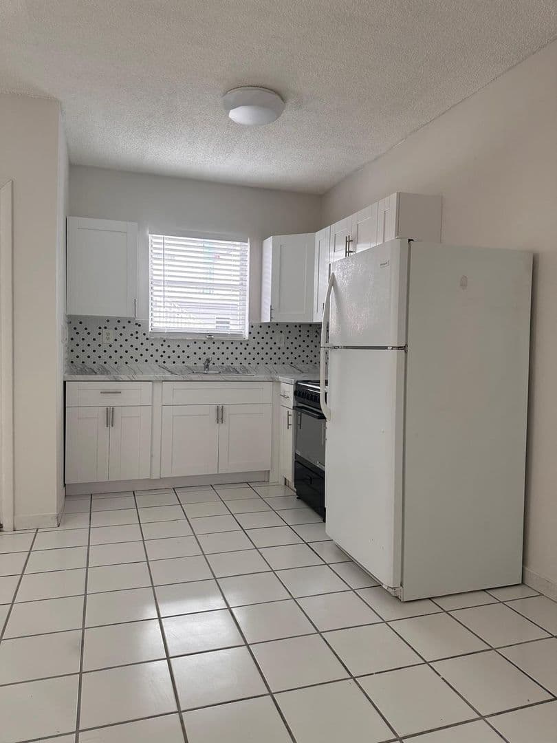 HIALEAH Apartment: 134 EAST 9TH STREET