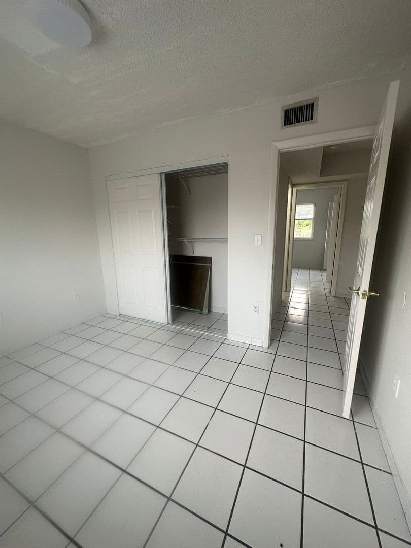 HIALEAH Apartment: 134 EAST 9TH STREET