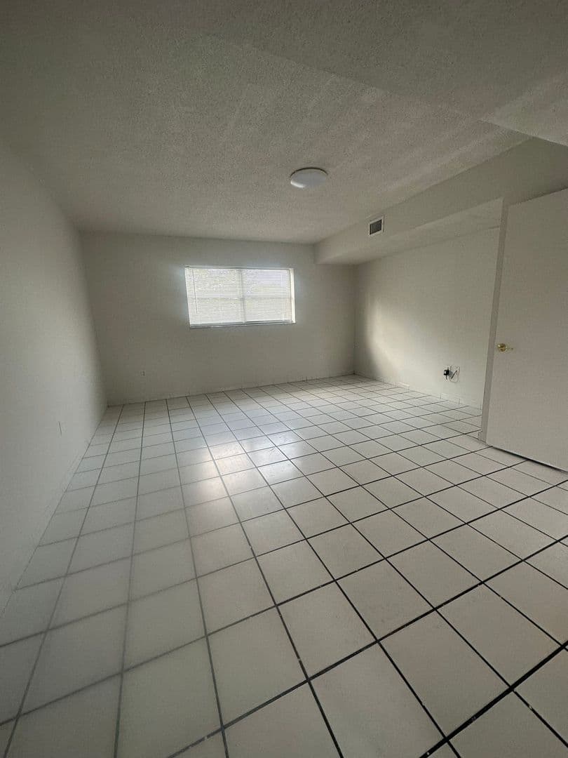 HIALEAH Apartment: 134 EAST 9TH STREET