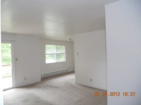 Hoquiam Apartment: 419 Queen Ave