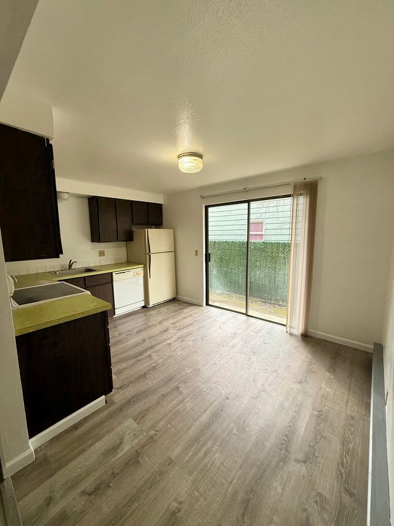 Hoquiam Apartment: 2211 Sumner Ave