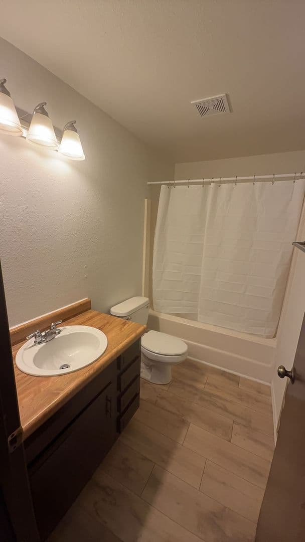 Montesano Apartment: 1405 East Beacon Avenue