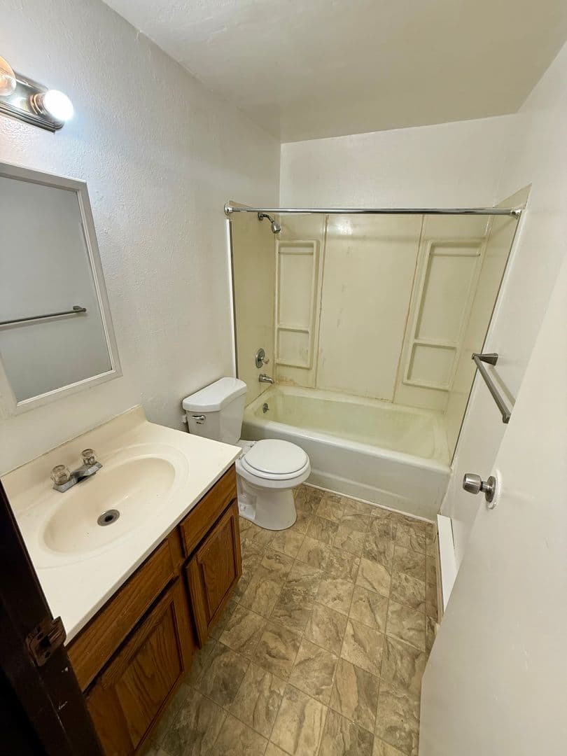 Hoquiam Apartment: 2211 Sumner Ave