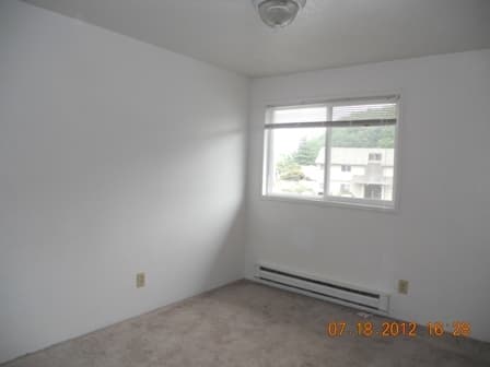 Hoquiam Apartment: 419 Queen Ave