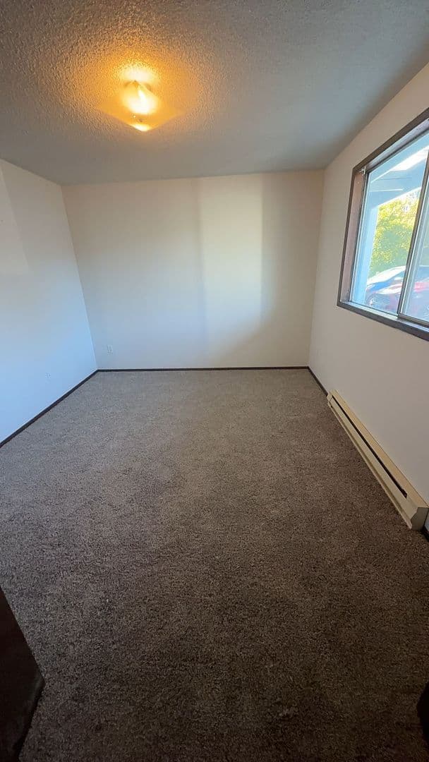 Montesano Apartment: 1405 East Beacon Avenue