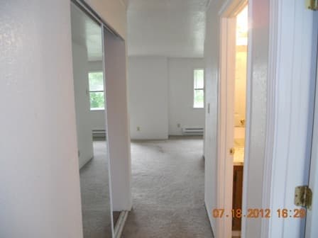 Hoquiam Apartment: 419 Queen Ave