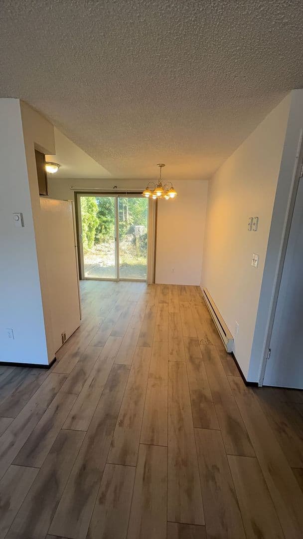 Montesano Apartment: 1405 East Beacon Avenue
