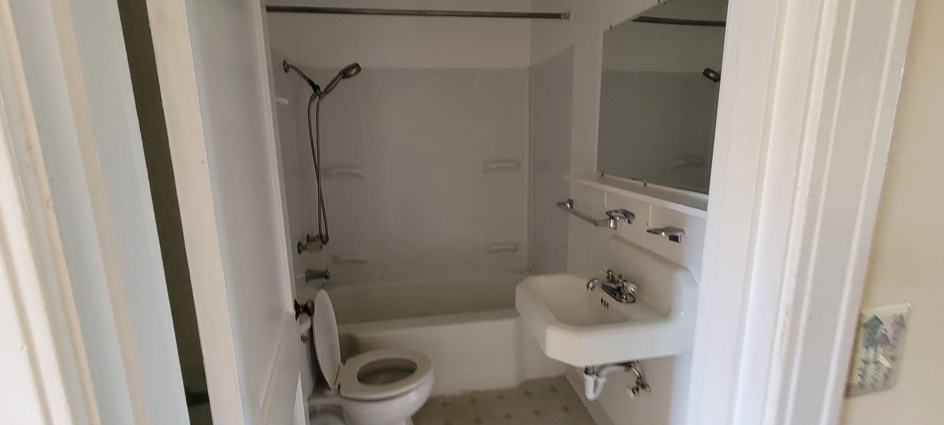 Hoquiam Apartment: 217 Filmore Street
