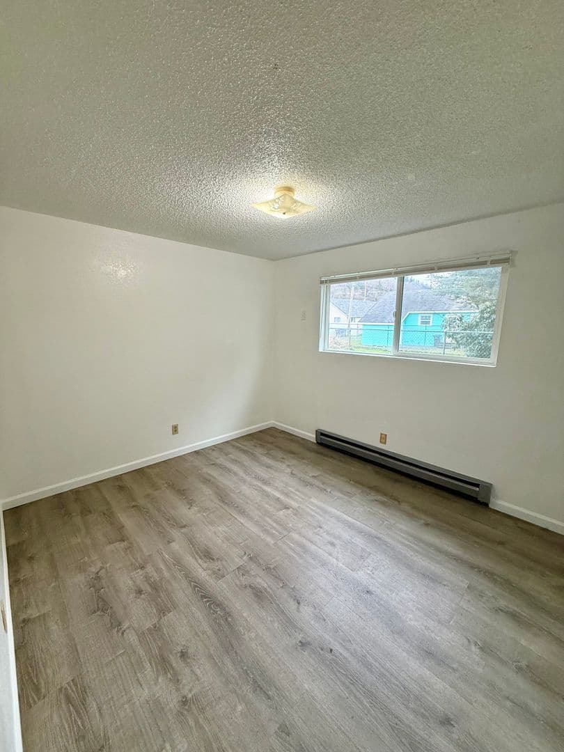 Hoquiam Apartment: 2211 Sumner Ave
