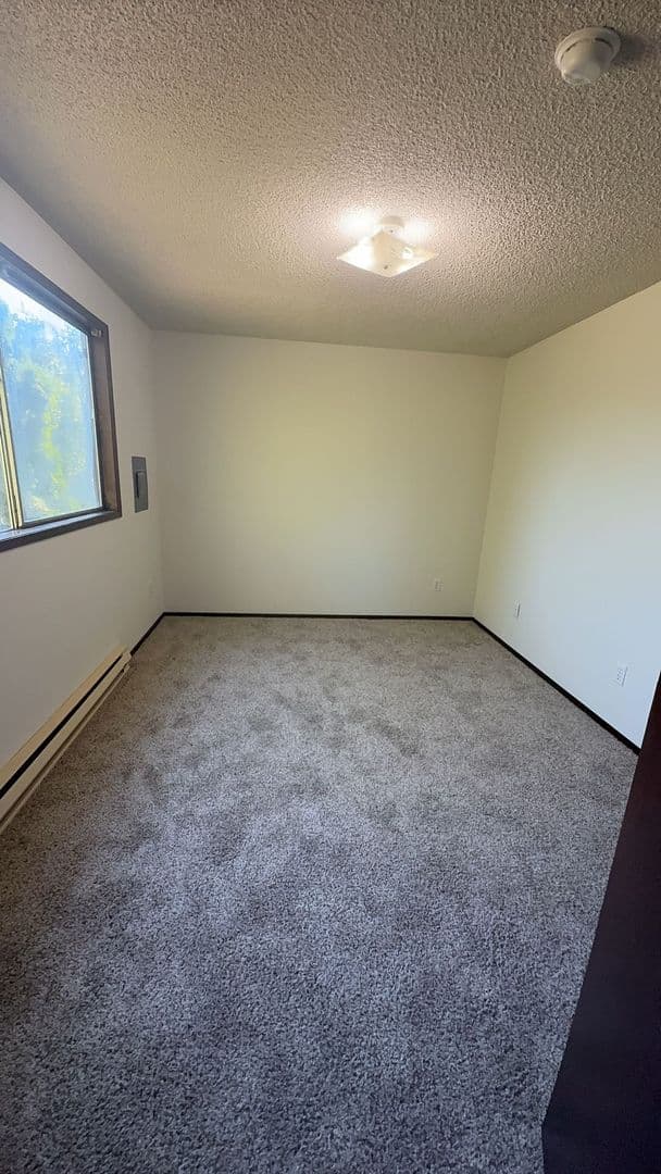 Montesano Apartment: 1405 East Beacon Avenue