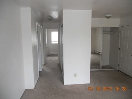 Hoquiam Apartment: 419 Queen Ave