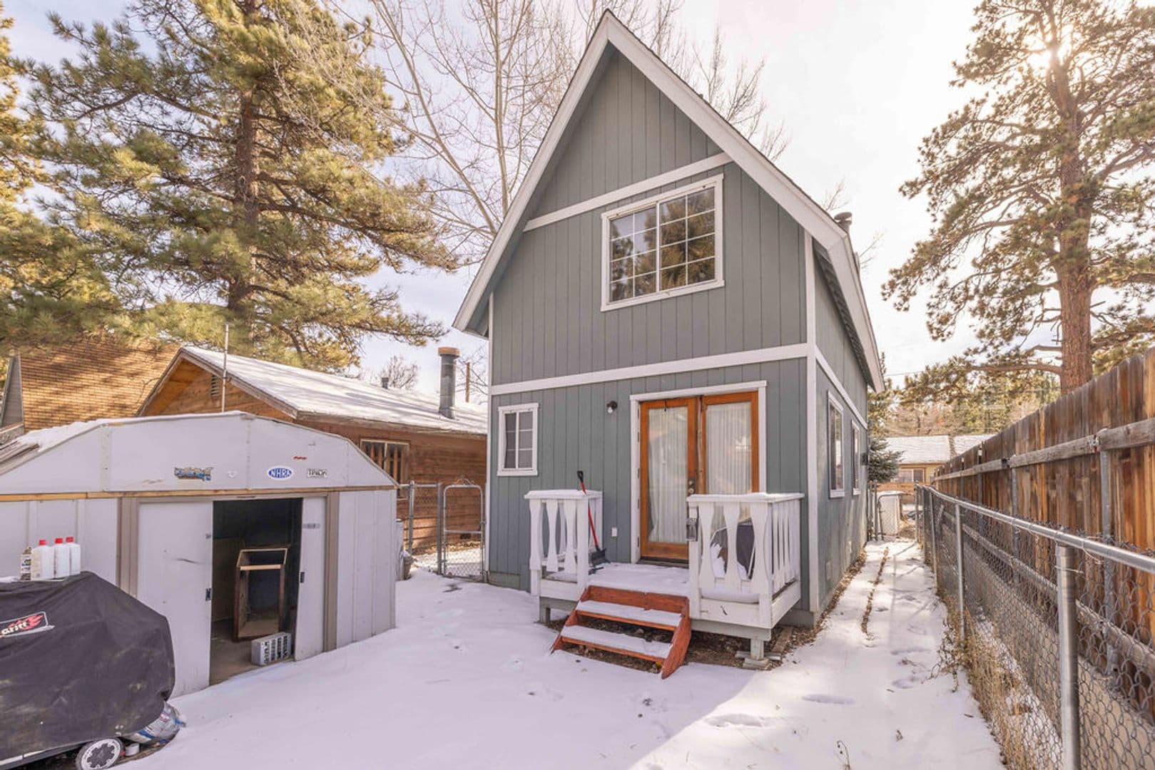 Big Bear City House: 713 W. County Club Blvd