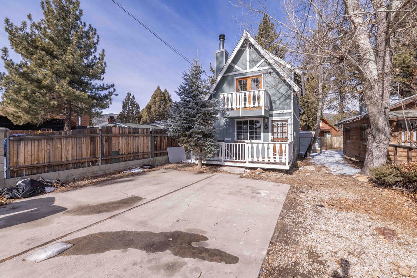 Big Bear City House: 713 W. County Club Blvd