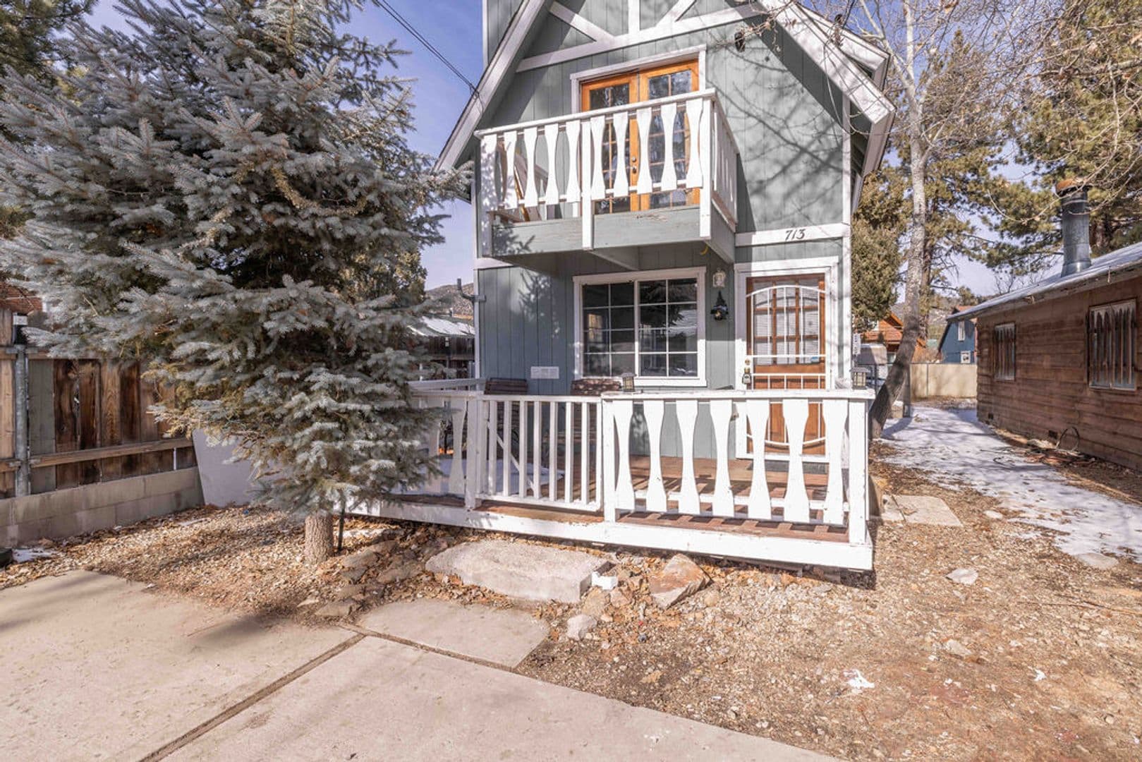 Big Bear City House: 713 W. County Club Blvd