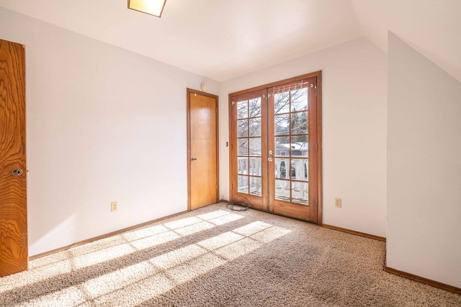 Big Bear City House: 713 W. County Club Blvd