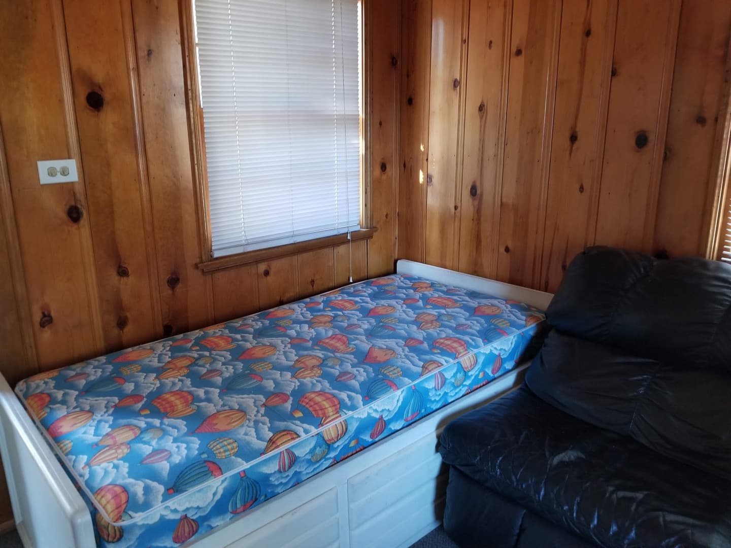 Big Bear Lake Apartment: 39981 Hillcrest
