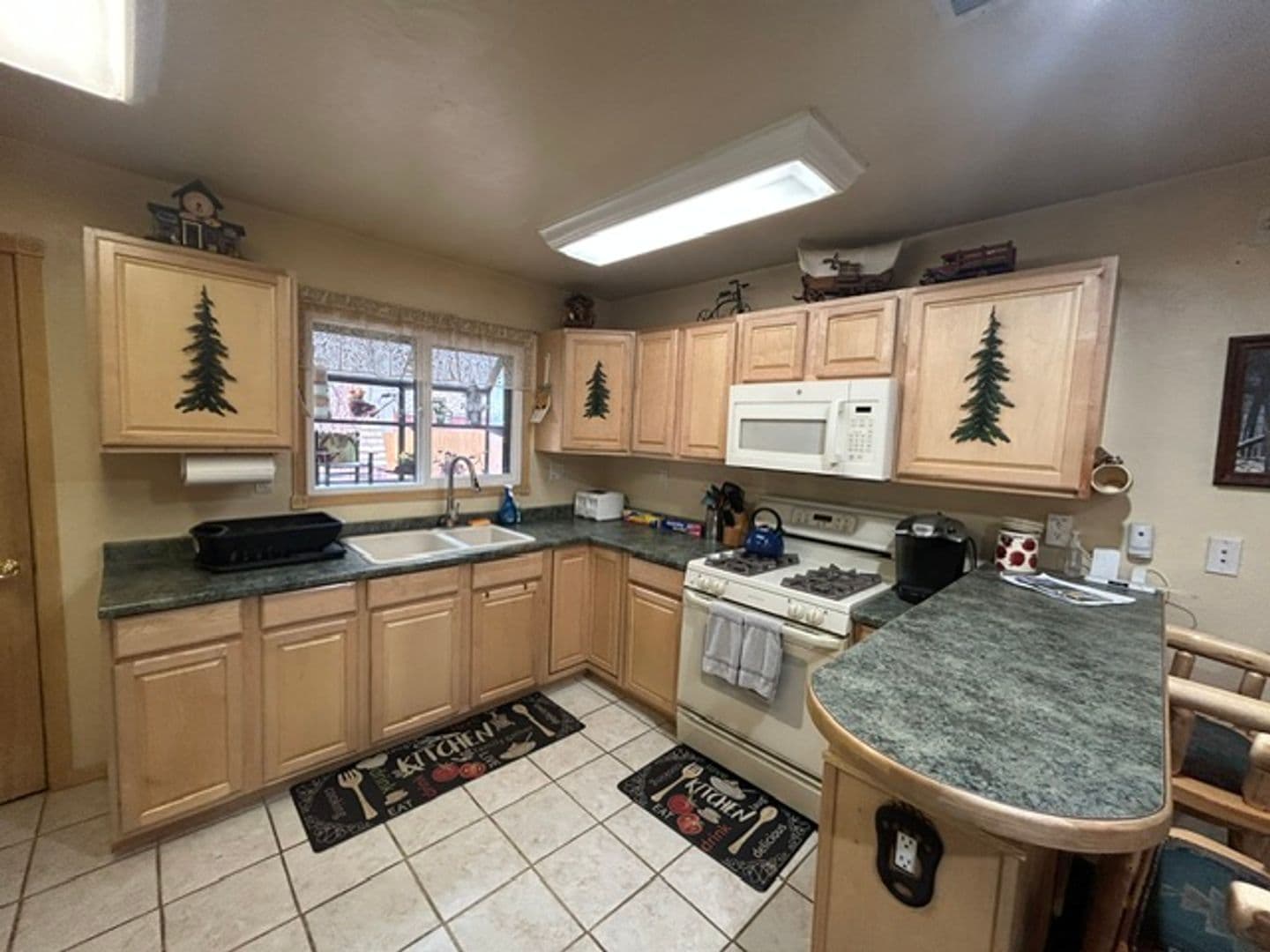 Big Bear City House: 213 E. Aeroplane