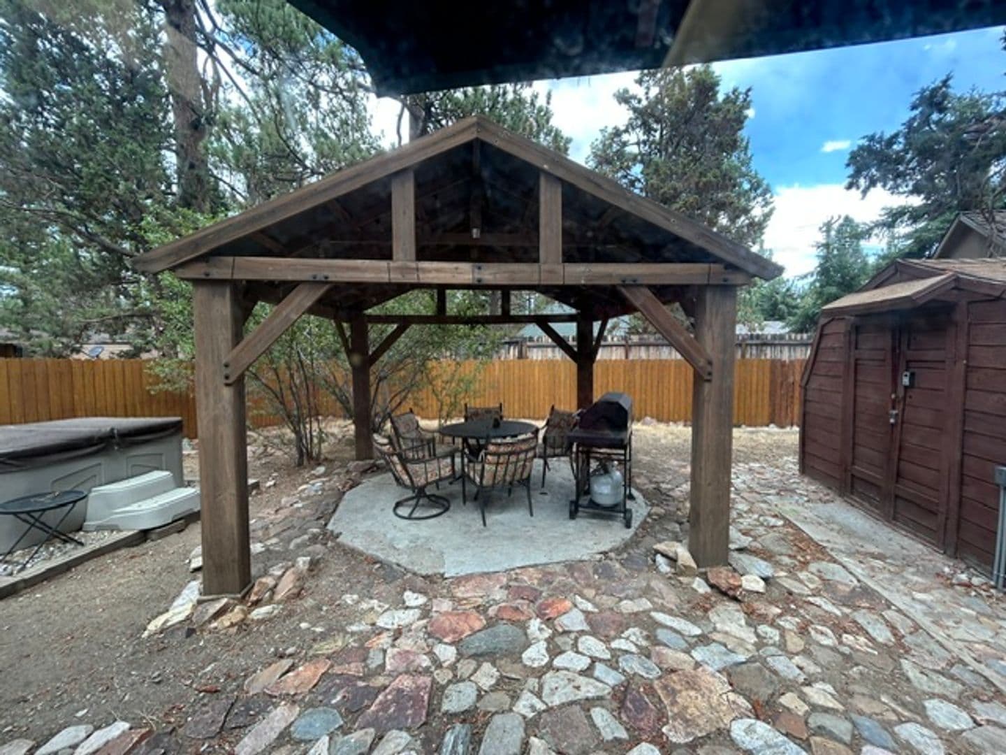 Big Bear City House: 213 E. Aeroplane