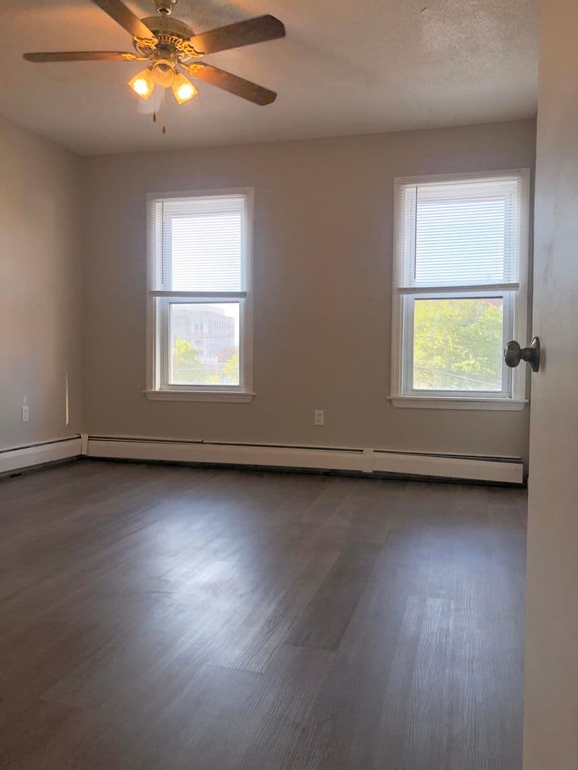 Middletown Apartment: 58 Washington Street