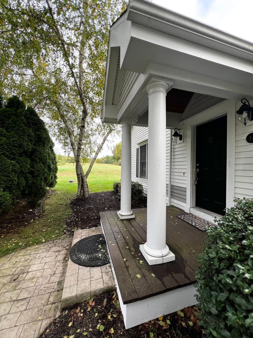 East Haddam House: 11 Pinehurst Lane