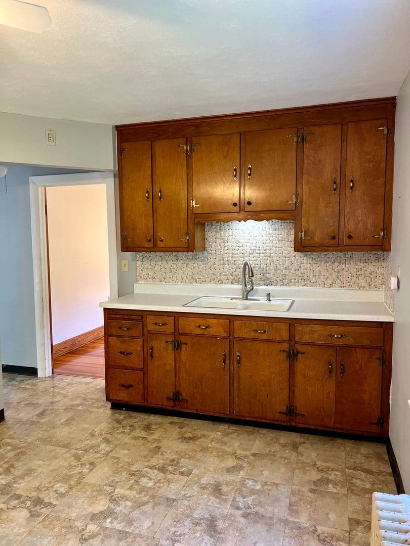 Middletown Apartment: 6 Silver Drive