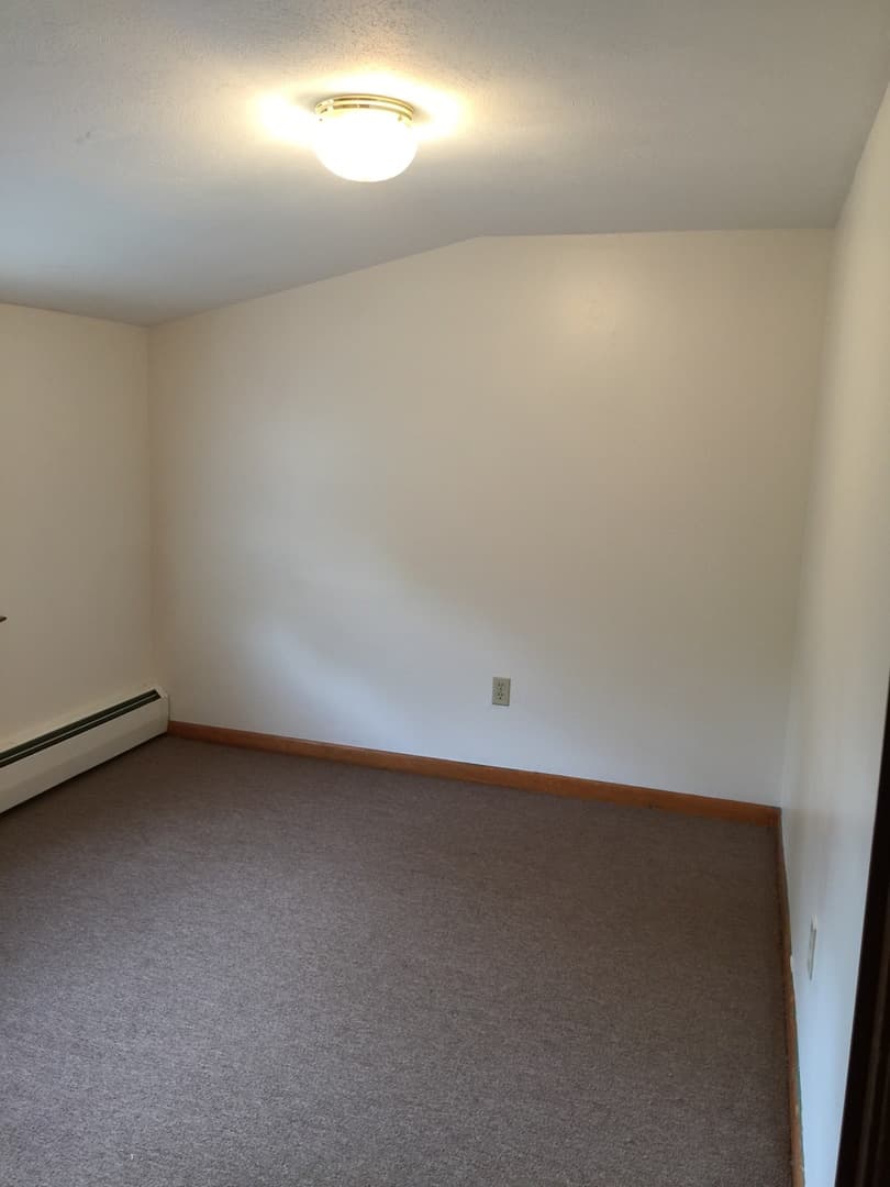 Middletown Apartment: 6 Silver Drive