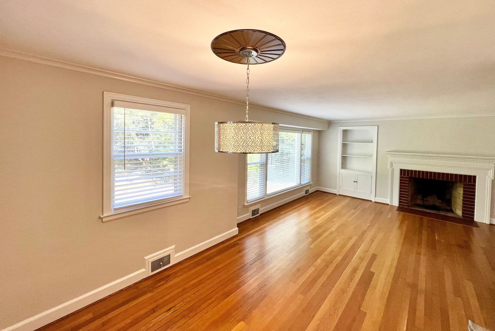 Glastonbury House: 1360 Main Street