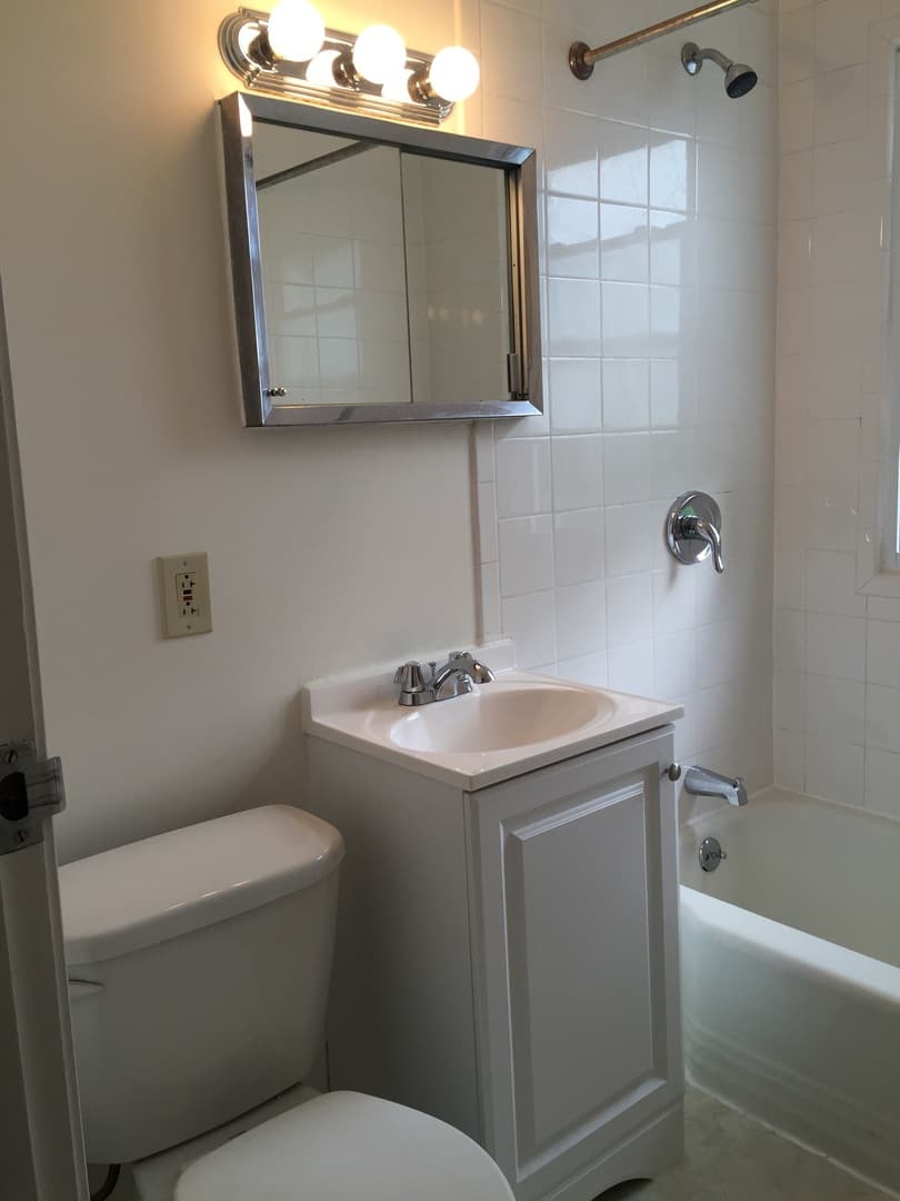 Middletown Apartment: 6 Silver Drive