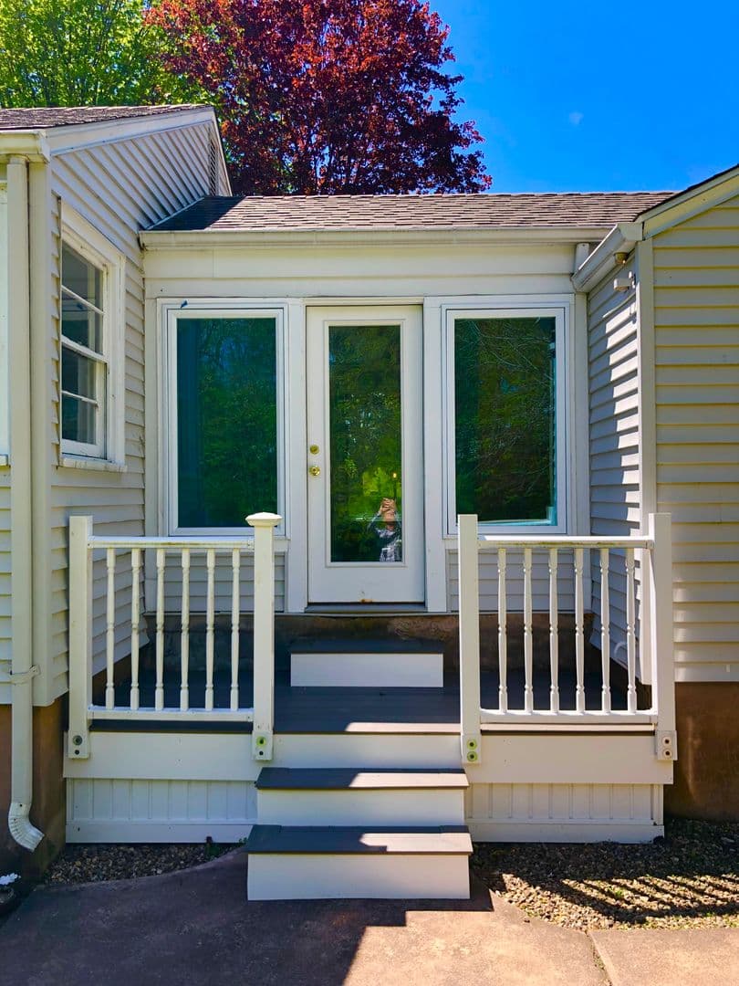 Glastonbury House: 1360 Main Street
