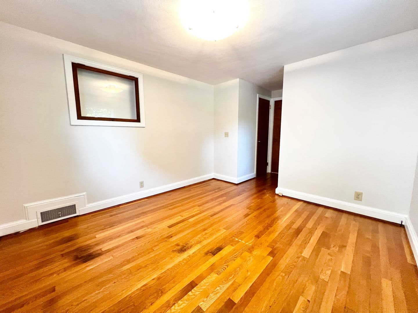 Glastonbury House: 1360 Main Street