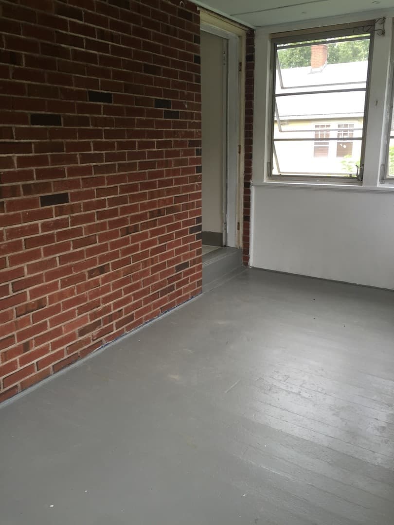 Middletown Apartment: 6 Silver Drive