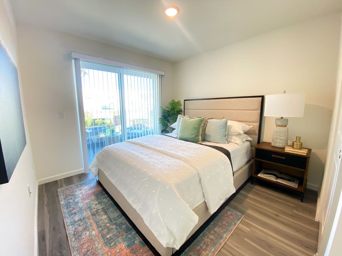 San Diego Apartment: 1704 Hornblend