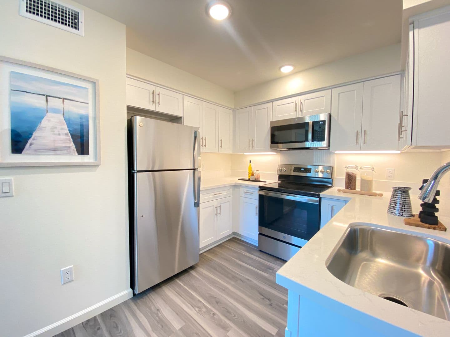 San Diego Apartment: 1704 Hornblend