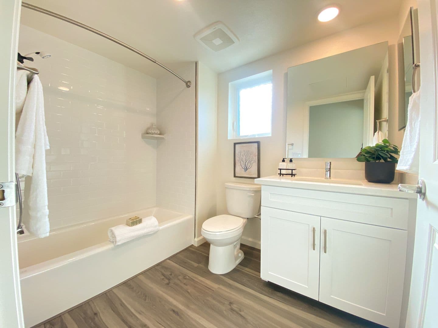 San Diego Apartment: 1704 Hornblend