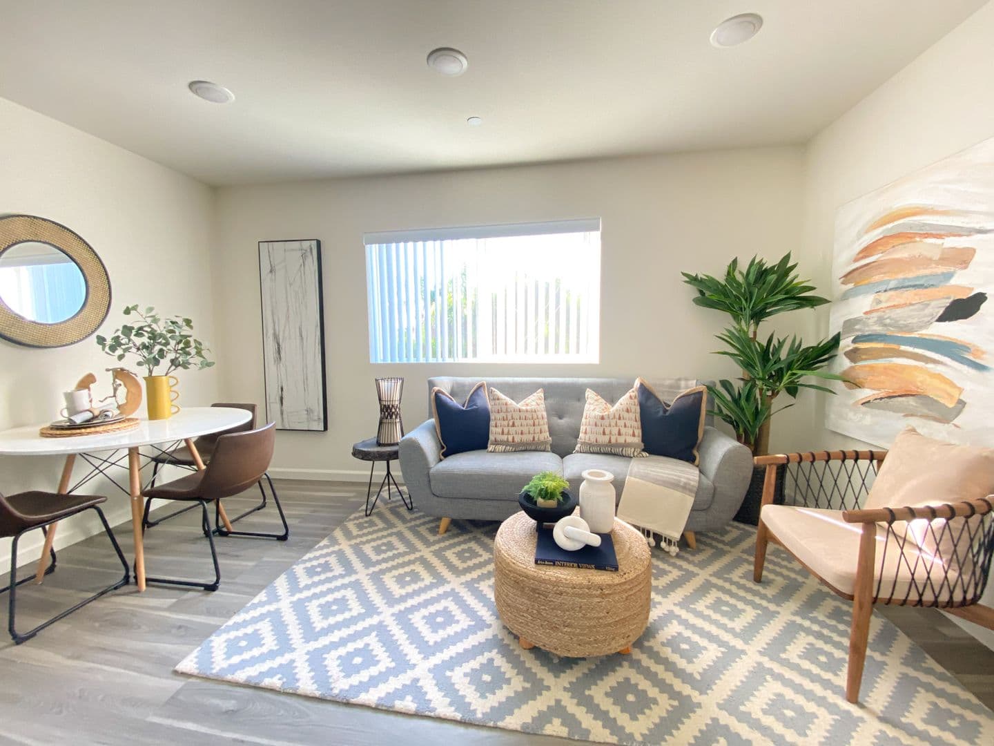 San Diego Apartment: 1704 Hornblend