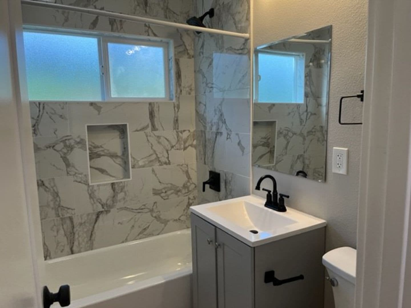 San Diego Apartment: 930 Felspar Street
