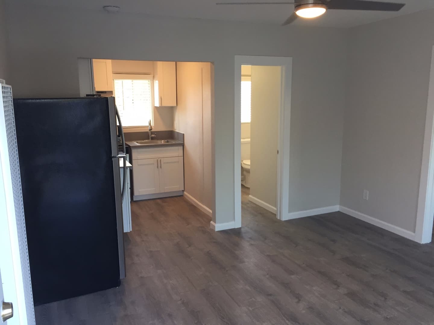 Oceanside Apartment: 2001-2003 S Coast Hwy