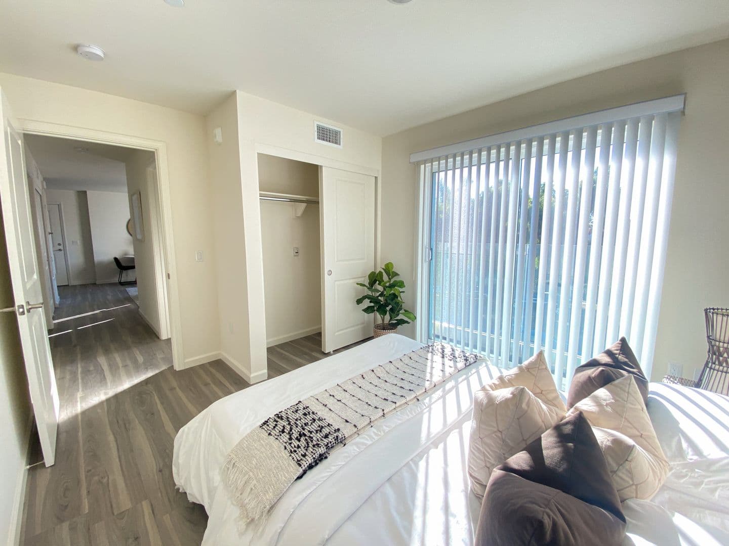 San Diego Apartment: 1704 Hornblend